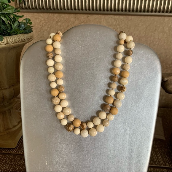 Exquisite Oscar de la Renta Natural Stone Bead Necklace - Picture 2 of 7